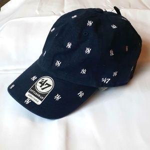 URBAN OUTFITTERS '47 Brand NY Yankees Navy Blue Baseball Hat